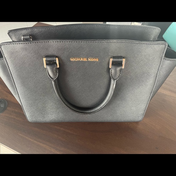 Michael Kors strap bag - Picture 7 of 12